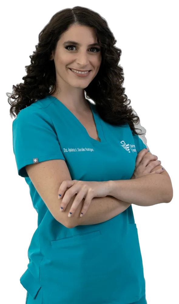 Enfermeira sorrindo, de uniforme verde-água